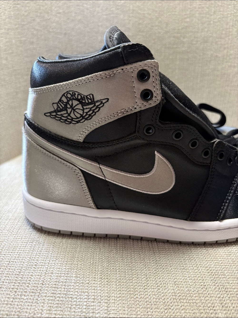 Nike Women’s Air Jordan 1 retro high OG “Satin Shadow” size 9 - Picture 2 of 8